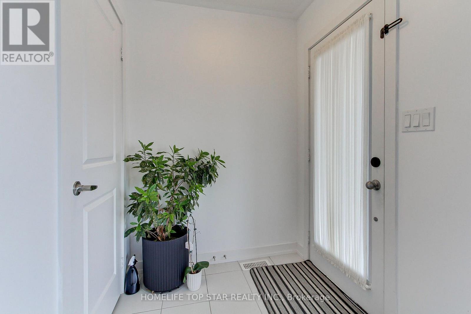 2646 Castlegate Crossing Drive, Pickering (Duffin Heights), Ontario  L1X 0H8 - Photo 3 - E12877144