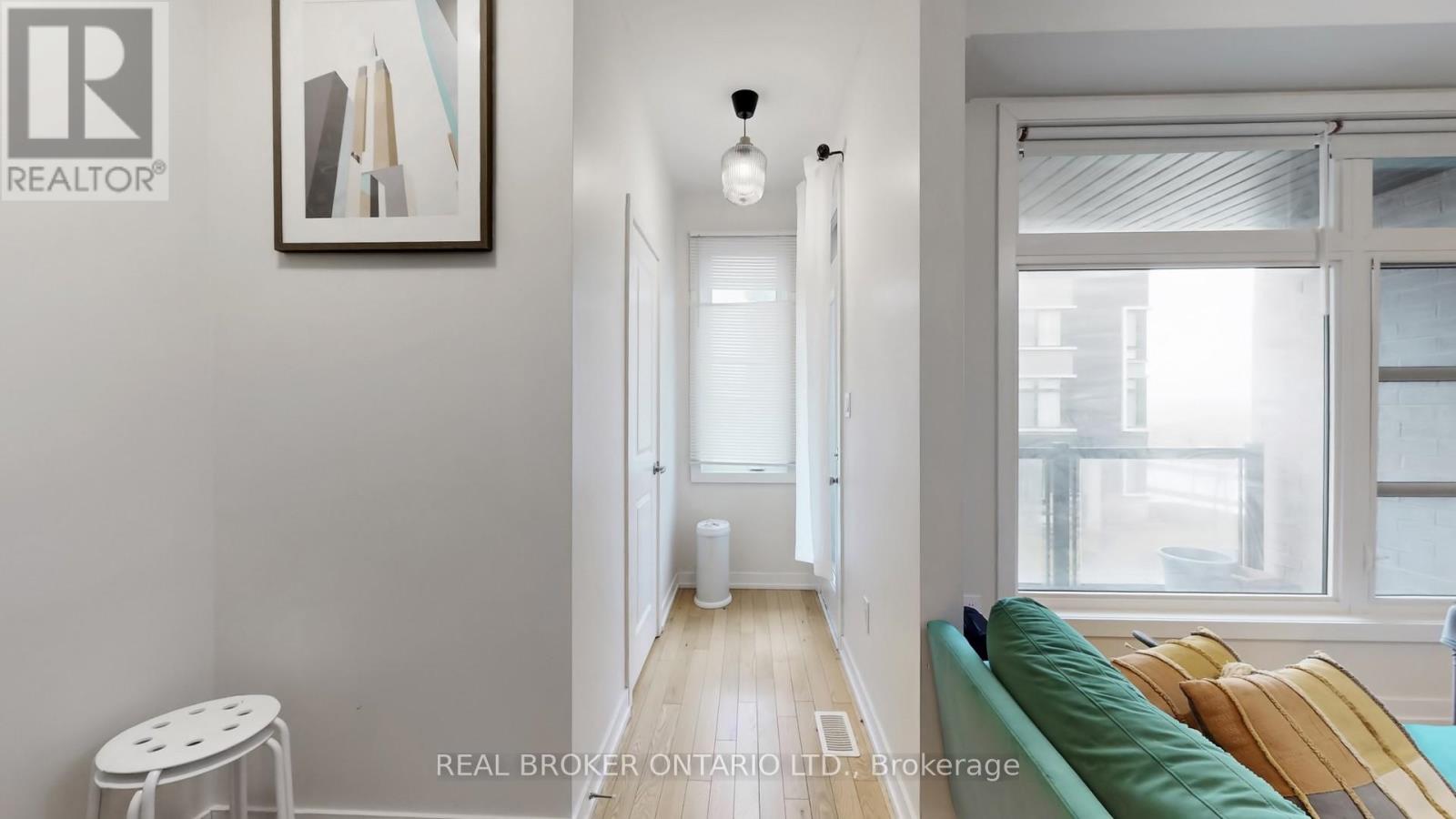 2508 Castlegate Crossing, Pickering (Duffin Heights), Ontario  L1X 0H8 - Photo 12 - E12877214