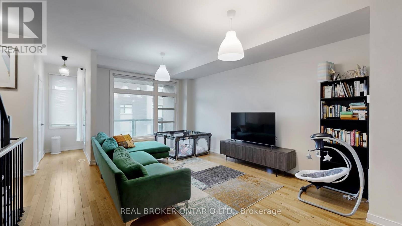 2508 Castlegate Crossing, Pickering (Duffin Heights), Ontario  L1X 0H8 - Photo 7 - E12877214