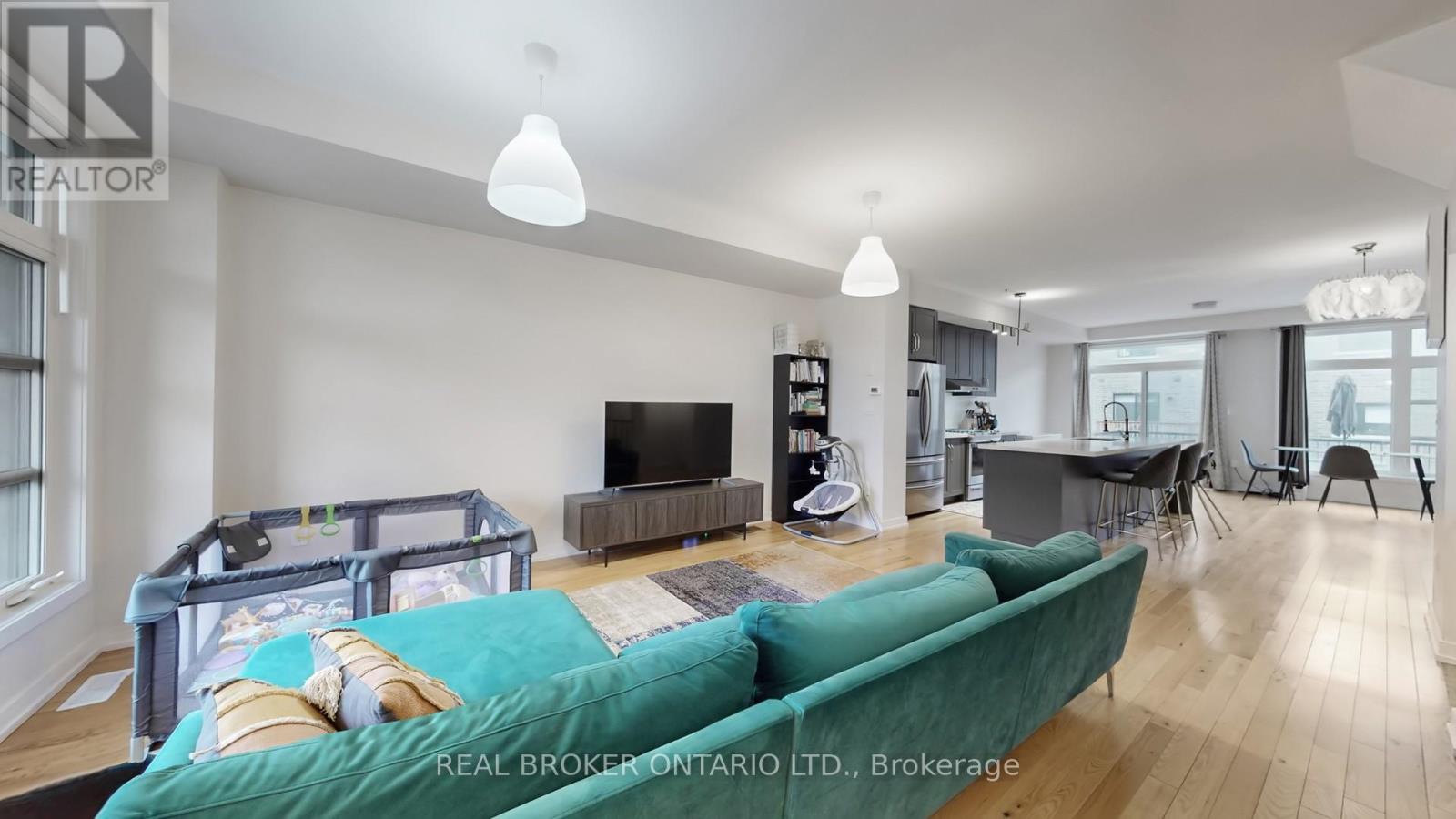 2508 Castlegate Crossing, Pickering (Duffin Heights), Ontario  L1X 0H8 - Photo 8 - E12877214