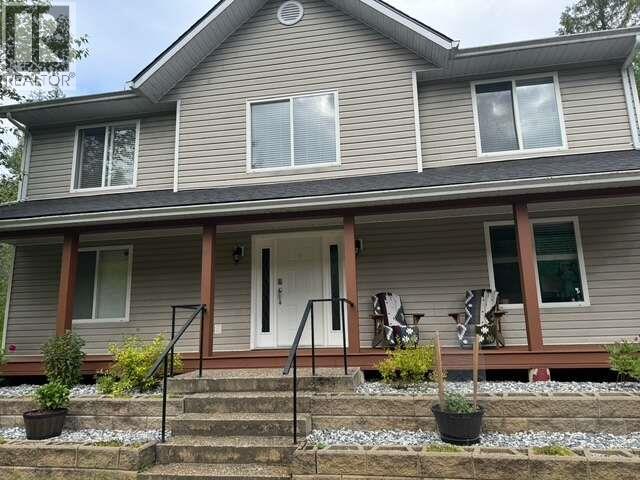 2095 Pass Creek Road, Castlegar, British Columbia  V1N 4T1 - Photo 2 - 10379218