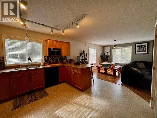 2095 Pass Creek Road, Castlegar, British Columbia  V1N 4T1 - Photo 21 - 10379218