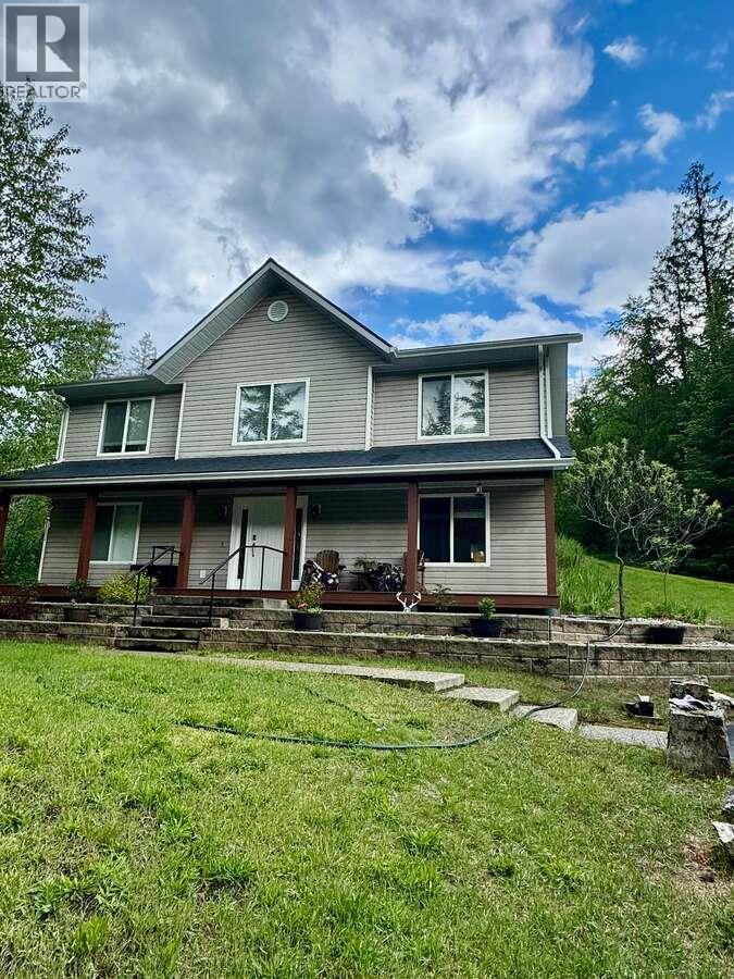 2095 Pass Creek Road, Castlegar, British Columbia