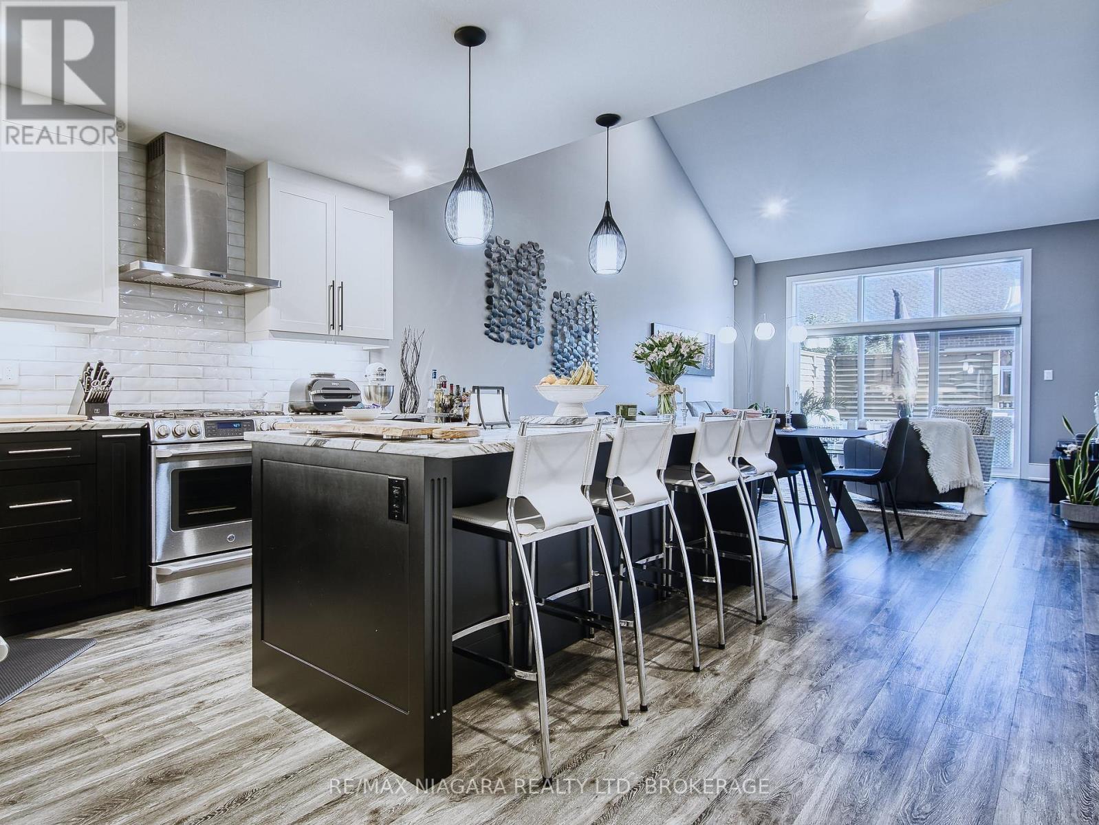 132 - 7506 Clubview Lane, Niagara Falls (Oldfield), Ontario  L2G 0A8 - Photo 4 - X12877120