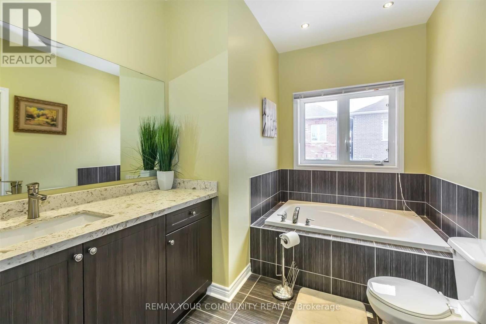 16 Foshan Avenue, Markham (Berczy), Ontario  L6C 0S1 - Photo 13 - N12877116