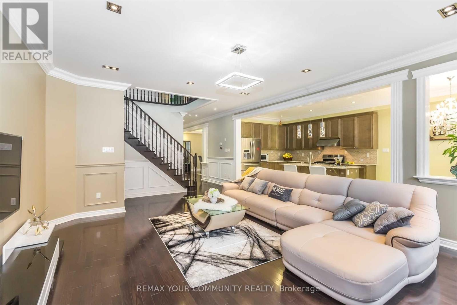 16 Foshan Avenue, Markham (Berczy), Ontario  L6C 0S1 - Photo 6 - N12877116