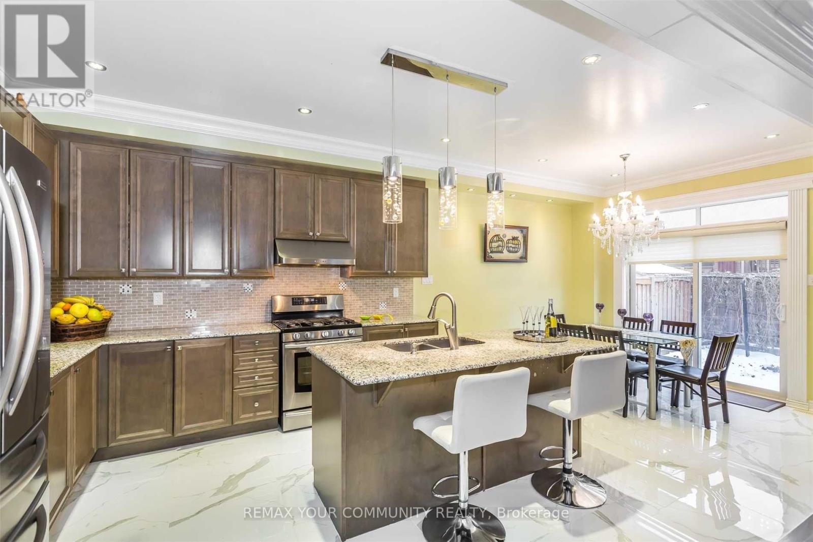 16 Foshan Avenue, Markham (Berczy), Ontario  L6C 0S1 - Photo 7 - N12877116