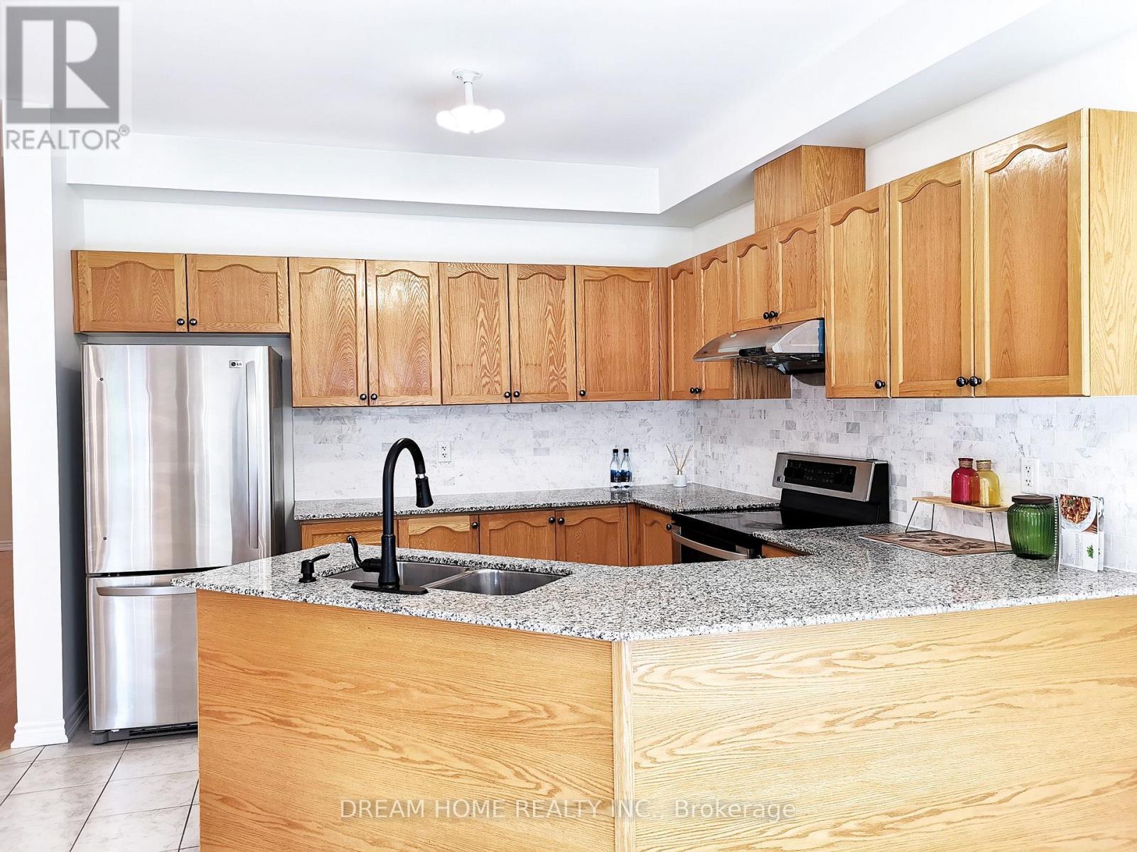 269 Helen Avenue, Markham, Ontario  L3R 1J9 - Photo 13 - N12877130