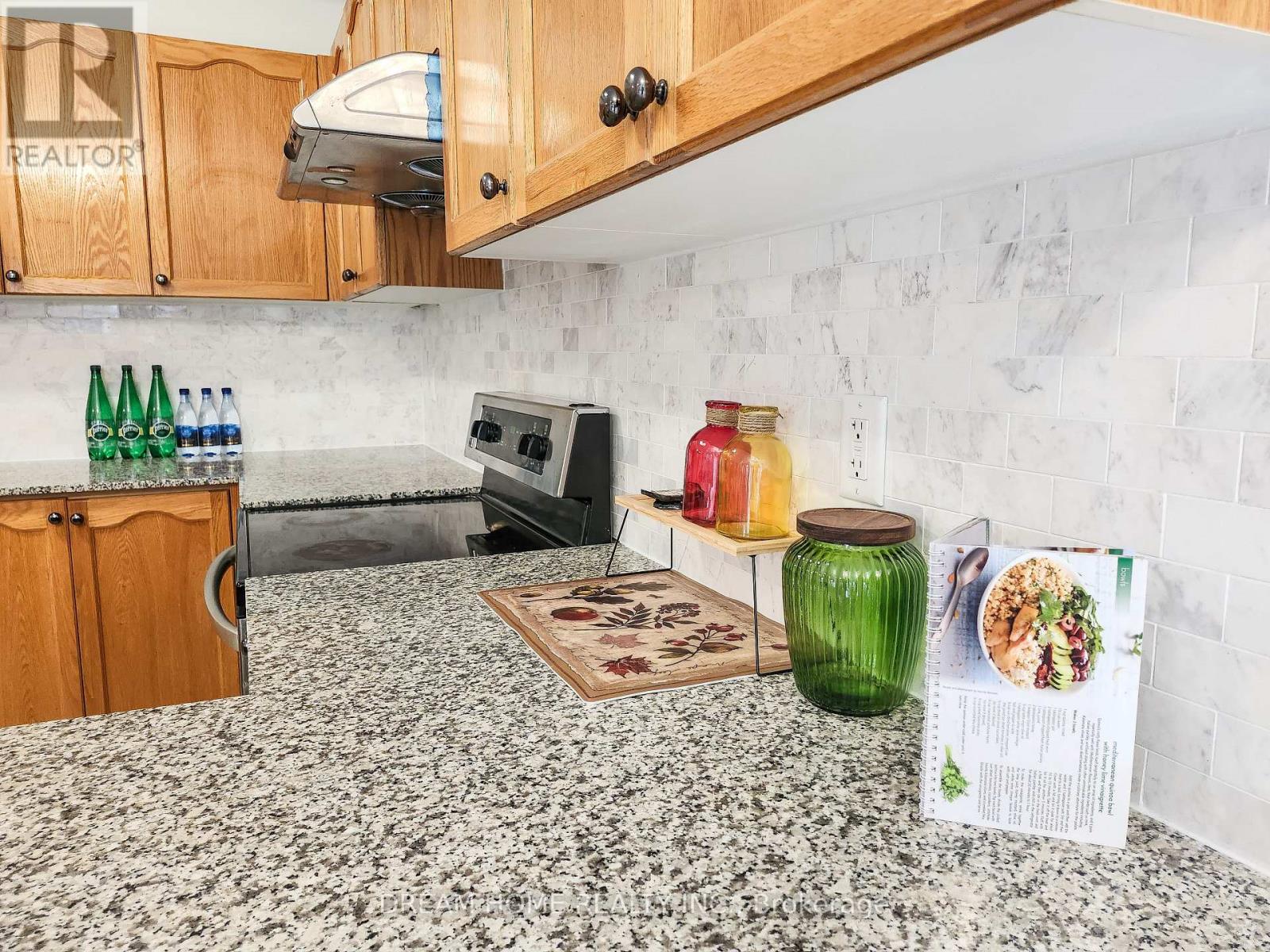 269 Helen Avenue, Markham, Ontario  L3R 1J9 - Photo 14 - N12877130