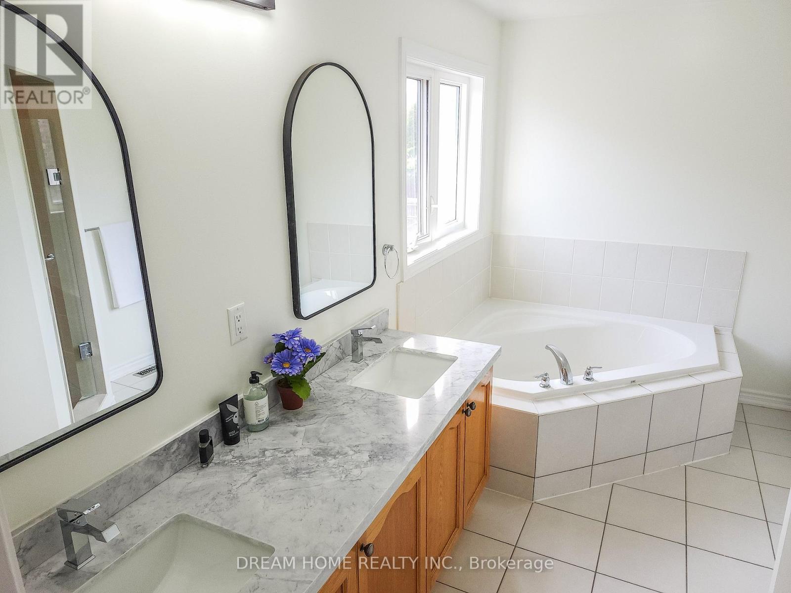 269 Helen Avenue, Markham, Ontario  L3R 1J9 - Photo 15 - N12877130