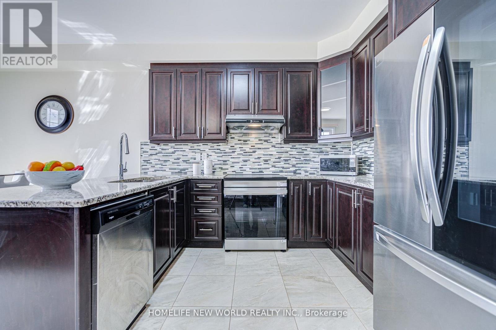 88 Roth Street, Aurora, Ontario  L4G 0W7 - Photo 11 - N12877202