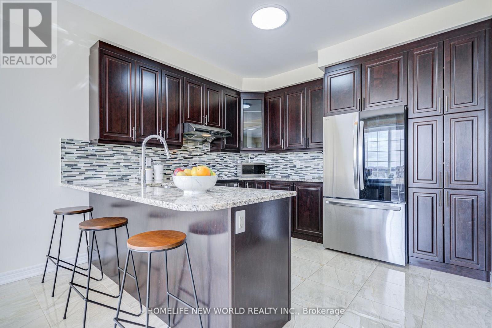 88 Roth Street, Aurora, Ontario  L4G 0W7 - Photo 12 - N12877202