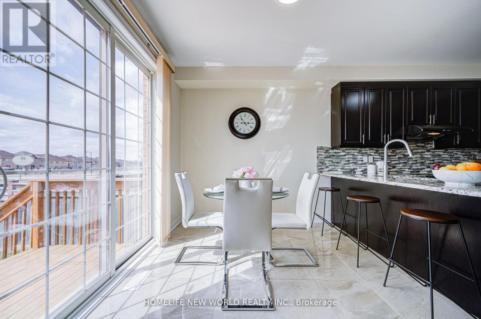 88 Roth Street, Aurora, Ontario  L4G 0W7 - Photo 13 - N12877202