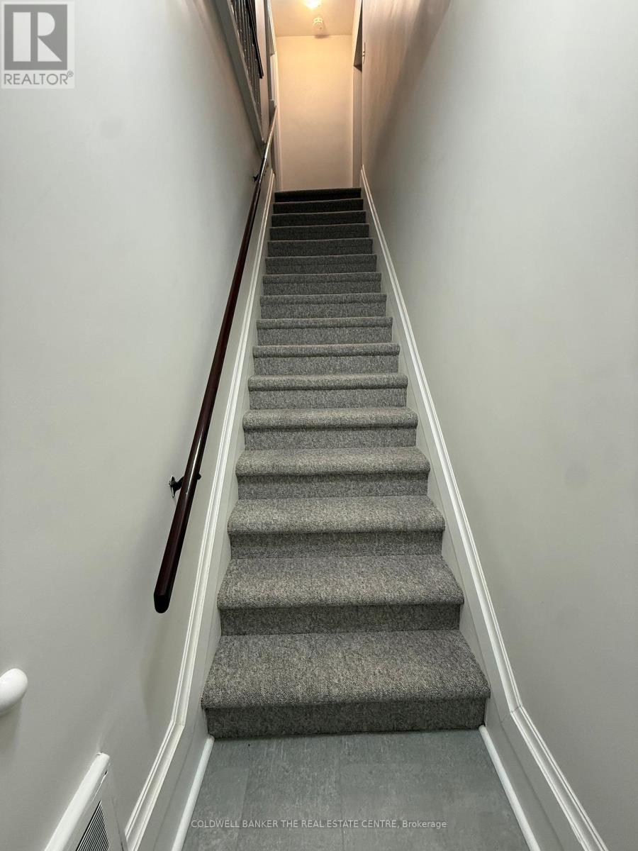 Upper - 59b Wellington Street E, Aurora (Aurora Village), Ontario  L4G 1H6 - Photo 4 - N12877222