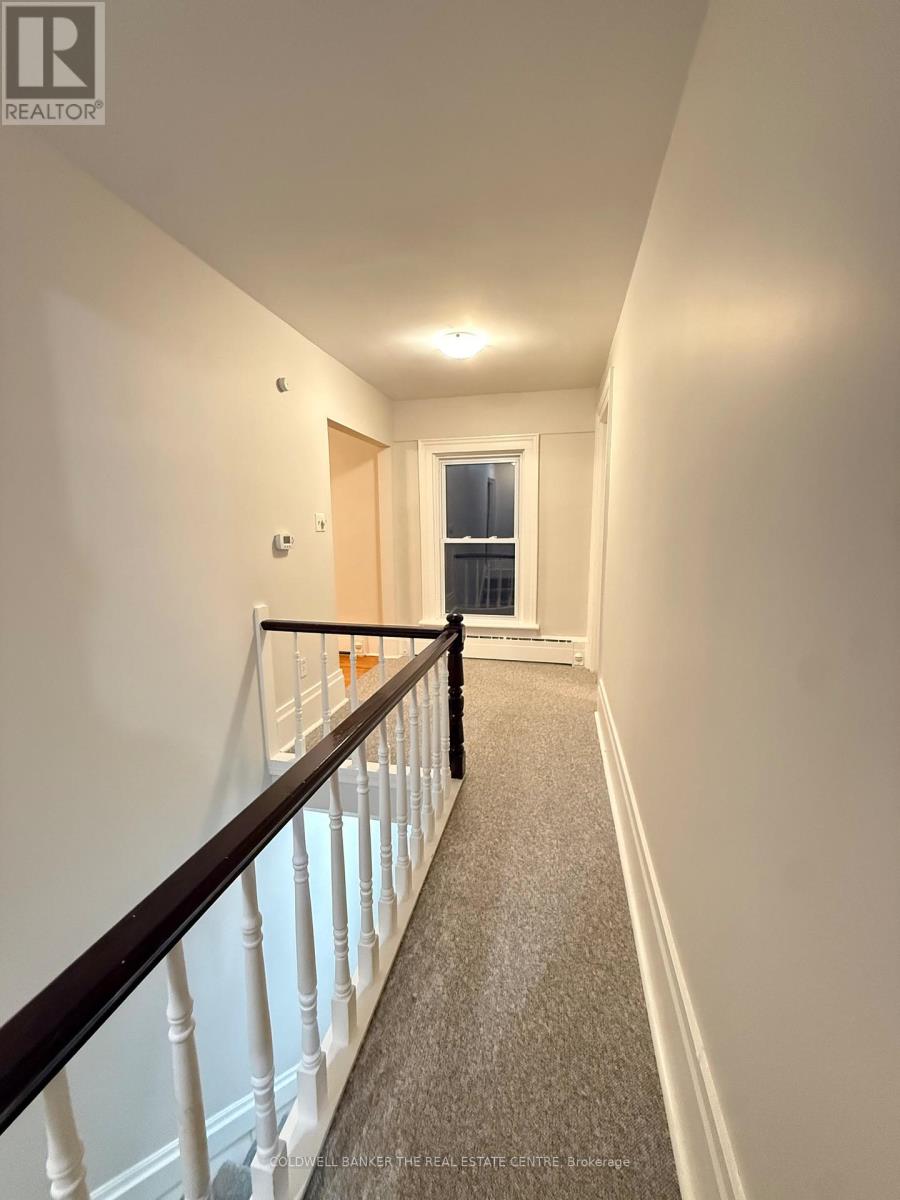 Upper - 59b Wellington Street E, Aurora (Aurora Village), Ontario  L4G 1H6 - Photo 5 - N12877222