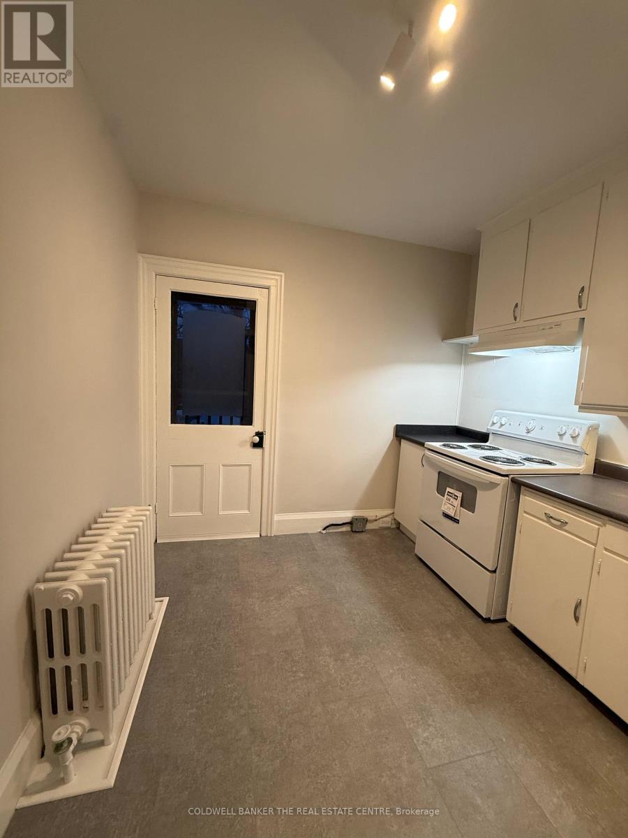 Upper - 59b Wellington Street E, Aurora (Aurora Village), Ontario  L4G 1H6 - Photo 7 - N12877222