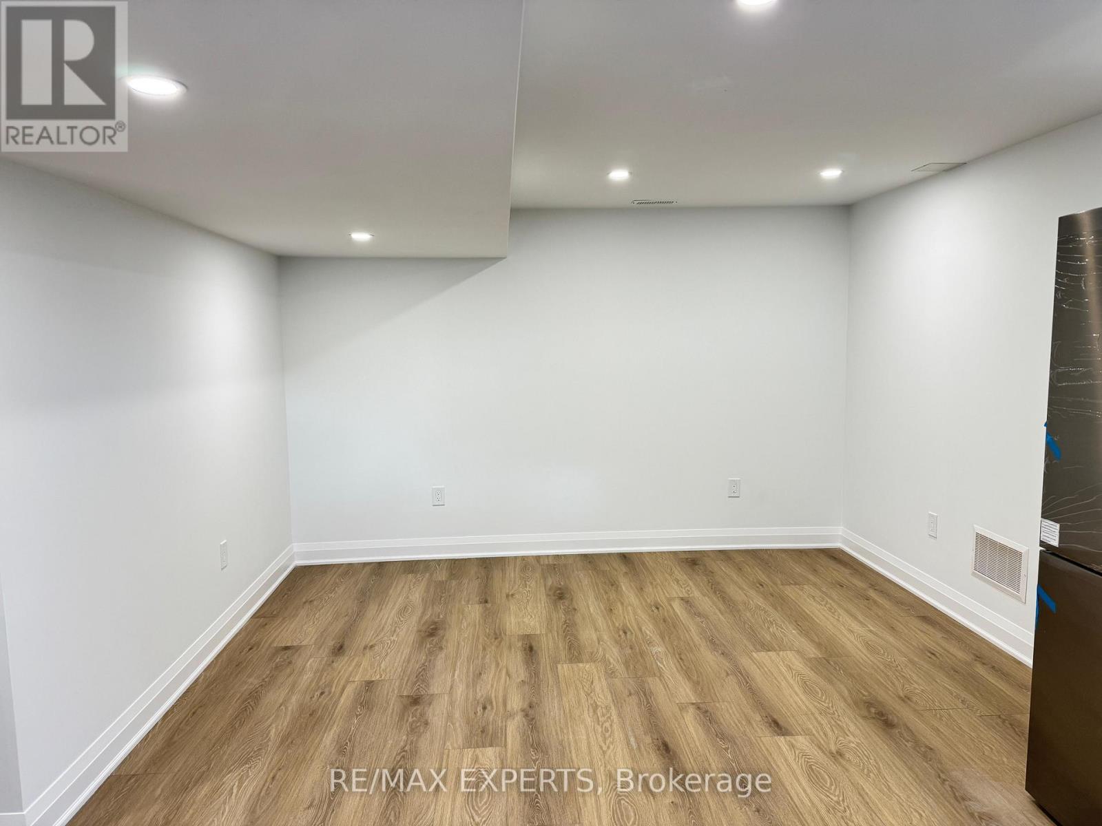 1279 Sweetfern Crescent, Milton (Cb Cobban), Ontario  L9E 1M1 - Photo 2 - W12877112