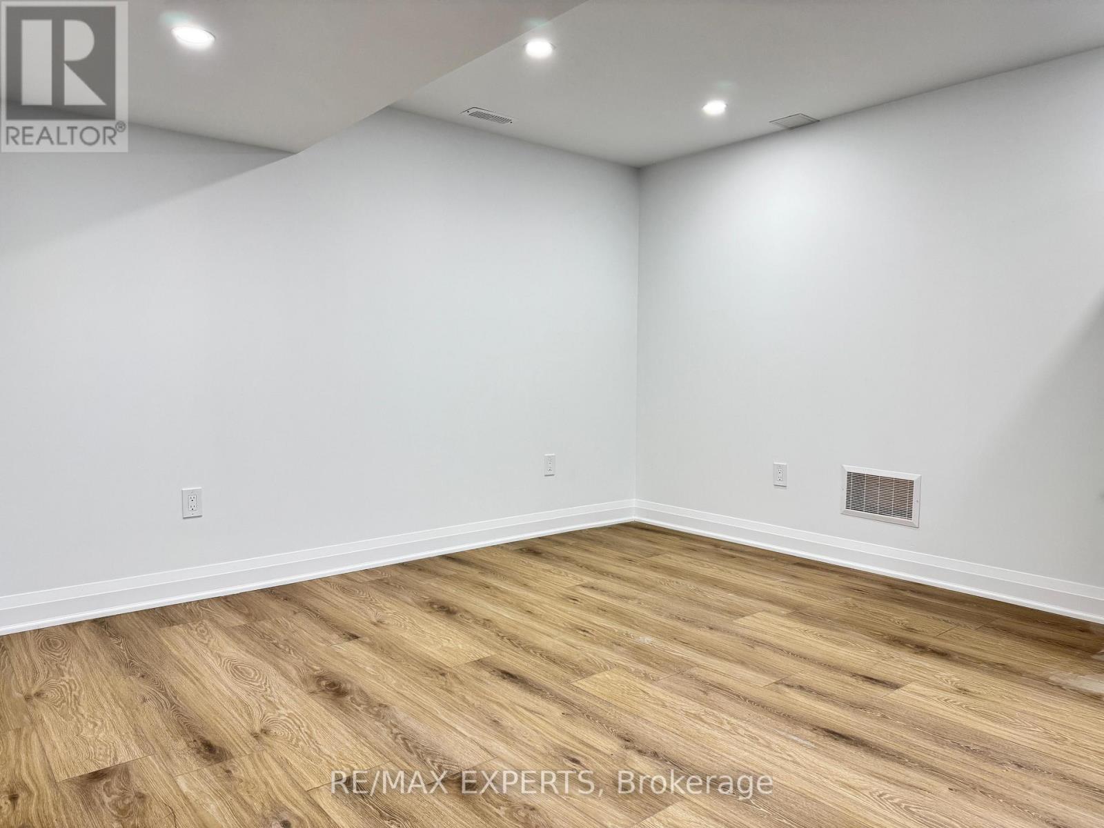 1279 Sweetfern Crescent, Milton (Cb Cobban), Ontario  L9E 1M1 - Photo 3 - W12877112