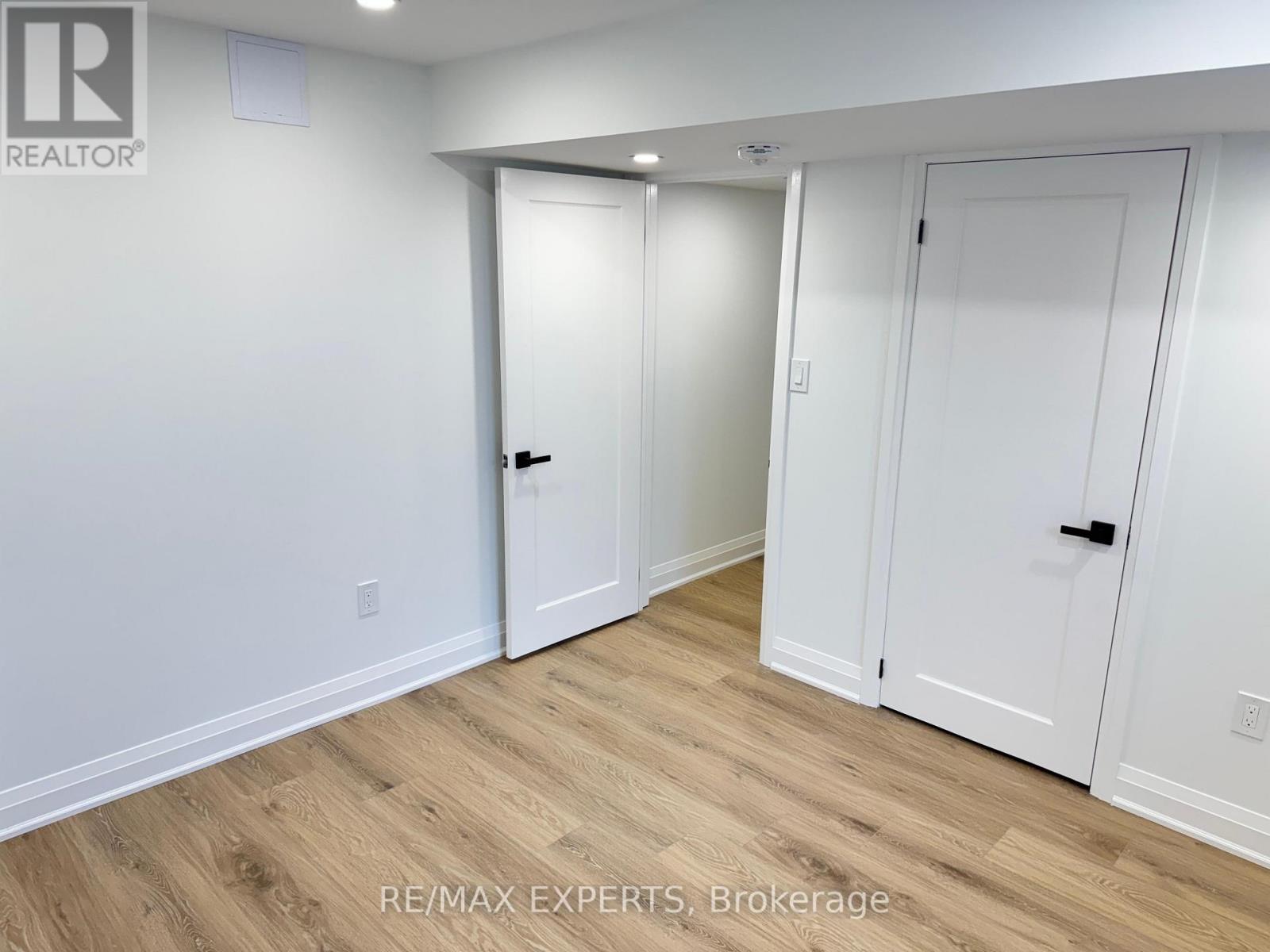 1279 Sweetfern Crescent, Milton (Cb Cobban), Ontario  L9E 1M1 - Photo 4 - W12877112