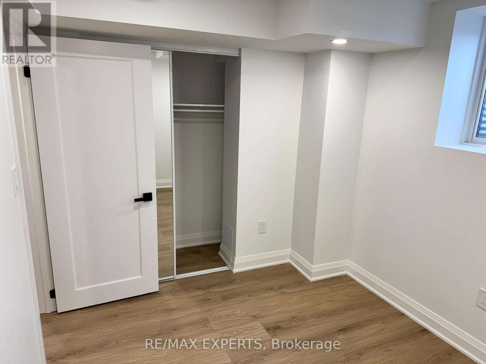 1279 Sweetfern Crescent, Milton (Cb Cobban), Ontario  L9E 1M1 - Photo 5 - W12877112