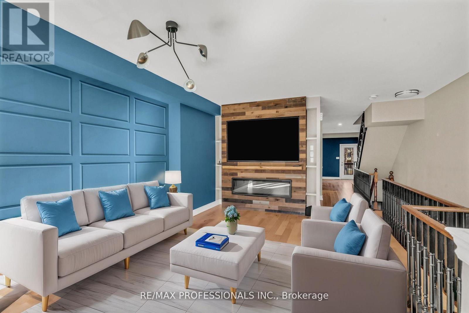 74 Dryden Way, Toronto (Willowridge-Martingrove-Richview), Ontario  M9R 0B2 - Photo 4 - W12877226