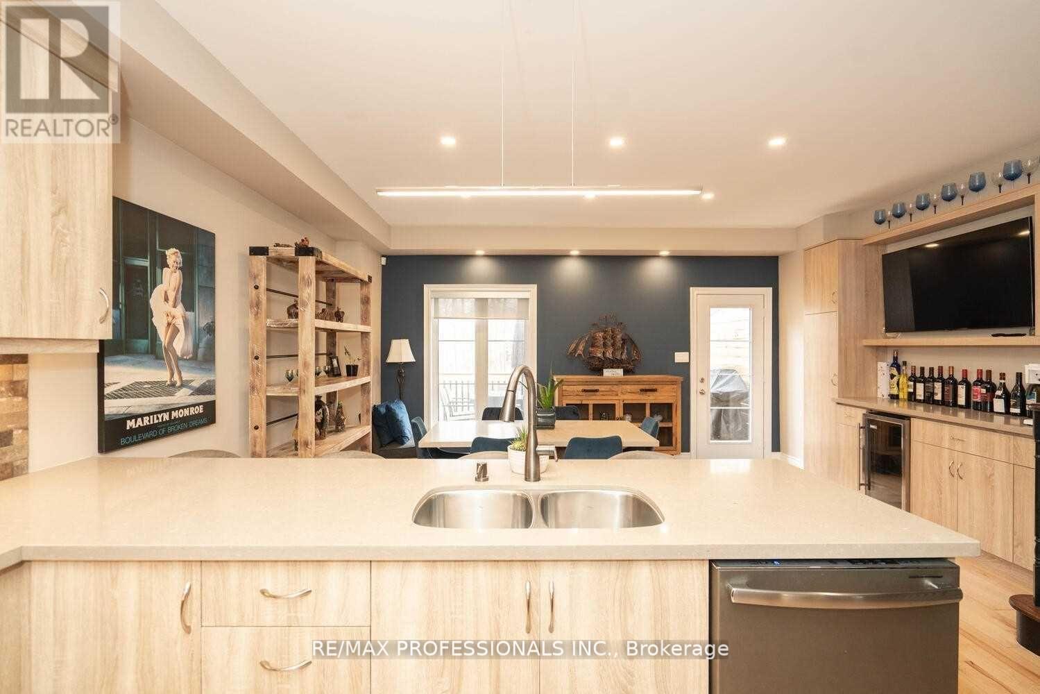 74 Dryden Way, Toronto (Willowridge-Martingrove-Richview), Ontario  M9R 0B2 - Photo 6 - W12877226