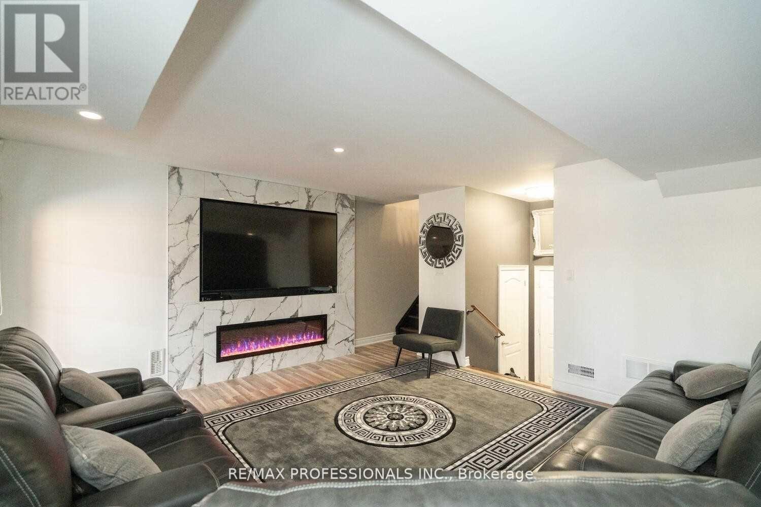 74 Dryden Way, Toronto (Willowridge-Martingrove-Richview), Ontario  M9R 0B2 - Photo 8 - W12877226