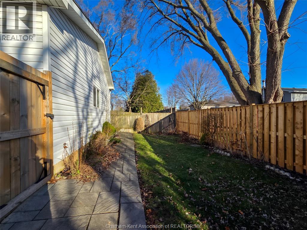 27 Blythewood Crescent, Chatham, Ontario  N7M 5N5 - Photo 11 - 26005088