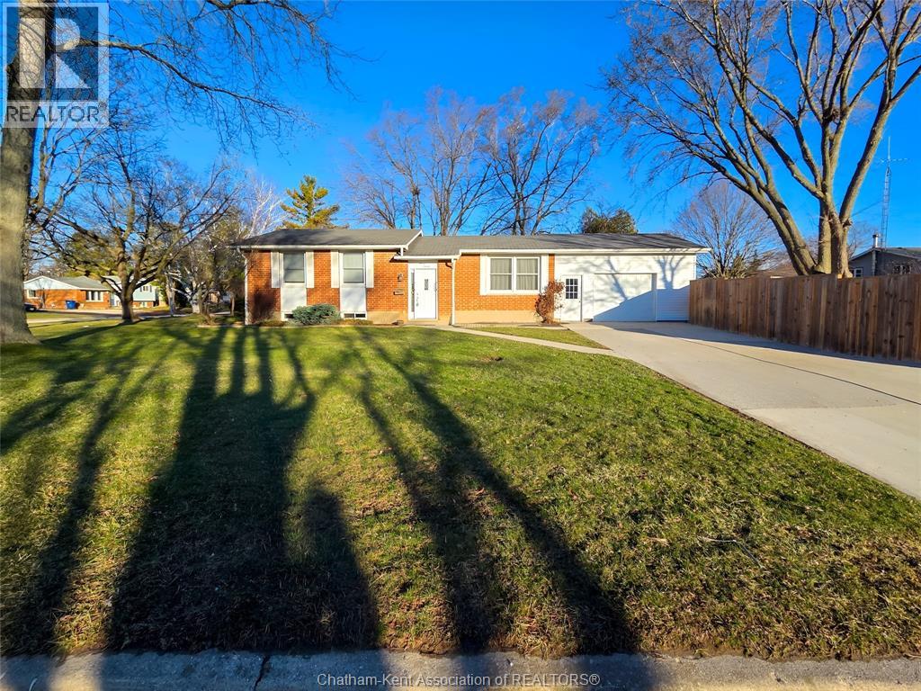 27 Blythewood Crescent, Chatham, Ontario  N7M 5N5 - Photo 4 - 26005088