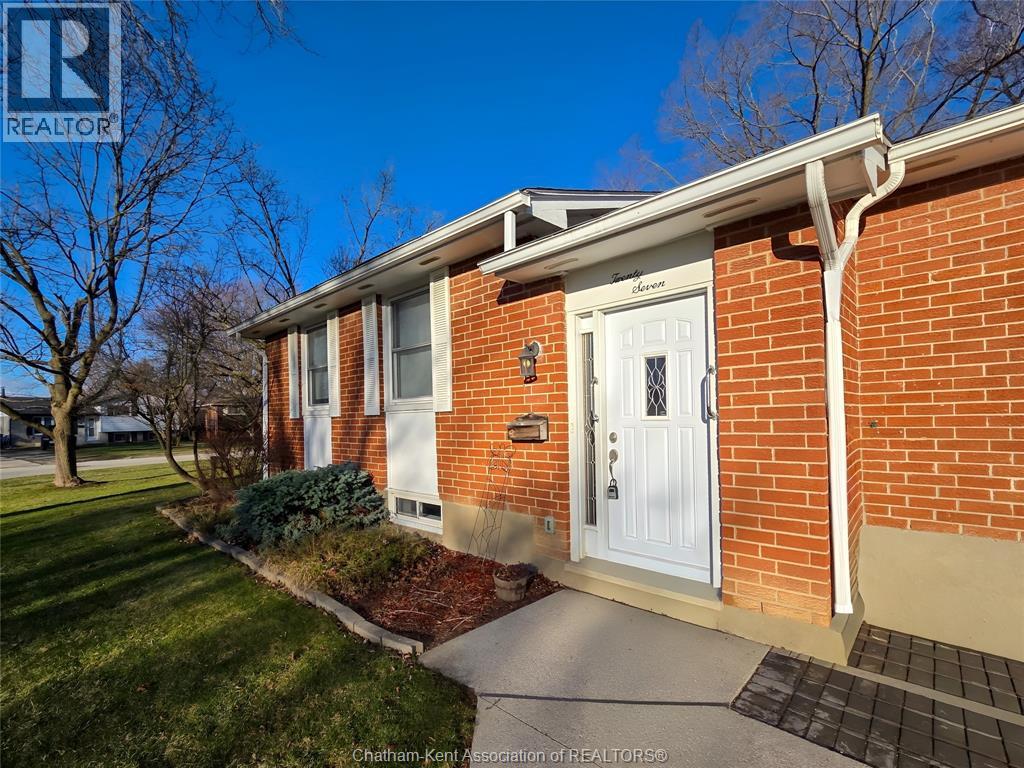27 Blythewood Crescent, Chatham, Ontario  N7M 5N5 - Photo 6 - 26005088