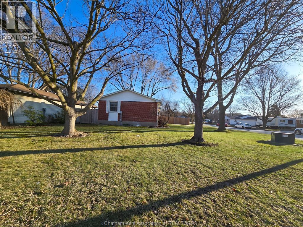 27 Blythewood Crescent, Chatham, Ontario  N7M 5N5 - Photo 7 - 26005088