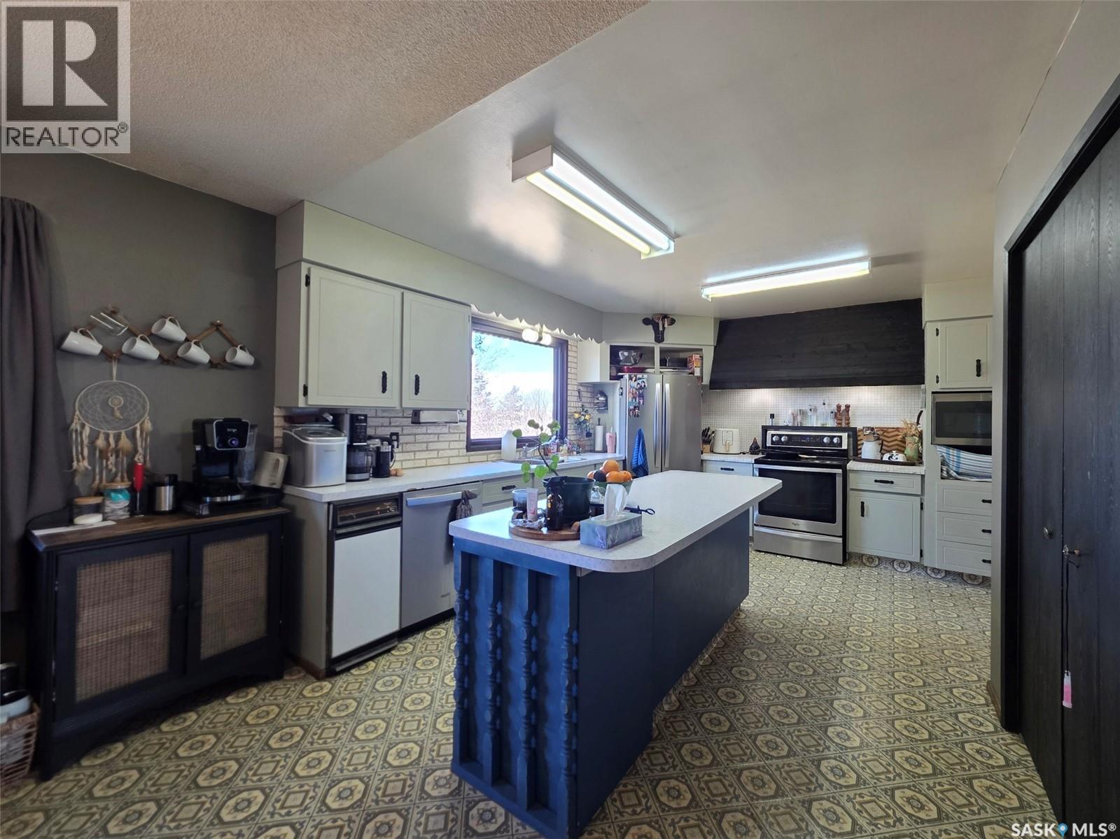 B&c Jones Acreage, Auvergne Rm No. 76, Saskatchewan  S0N 1Z0 - Photo 3 - SK030303