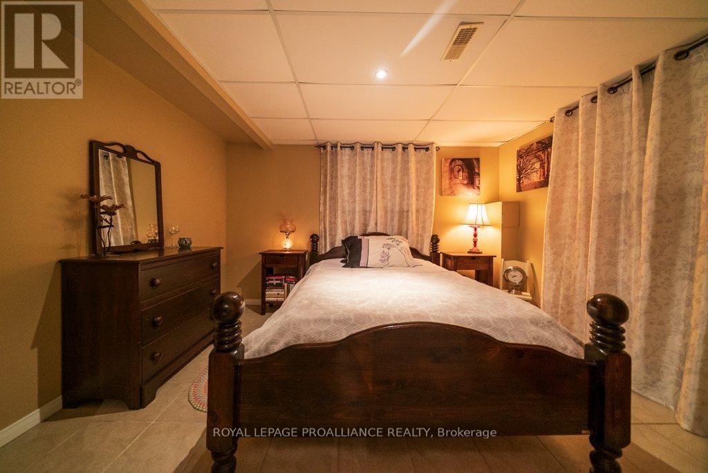 26 Dollar Crescent, Greater Napanee (Greater Napanee), Ontario  K7R 3K7 - Photo 25 - X12877152