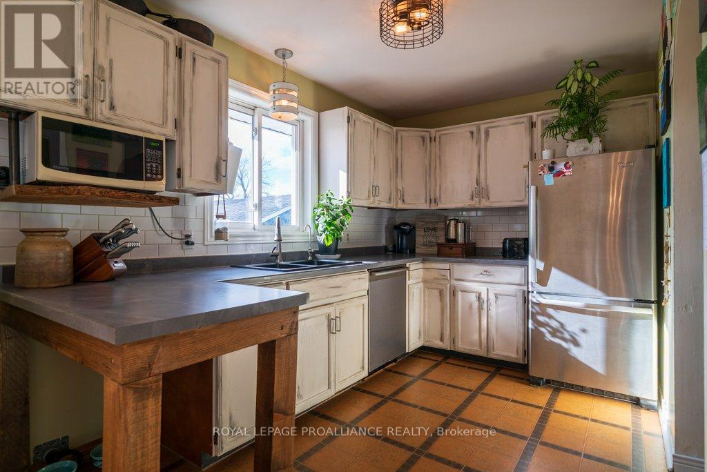 26 Dollar Crescent, Greater Napanee (Greater Napanee), Ontario  K7R 3K7 - Photo 9 - X12877152