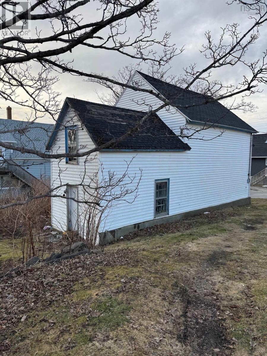 594-596 Main Street, 7 Cann Street, Yarmouth, Nova Scotia  B5A 1J8 - Photo 10 - 202604469