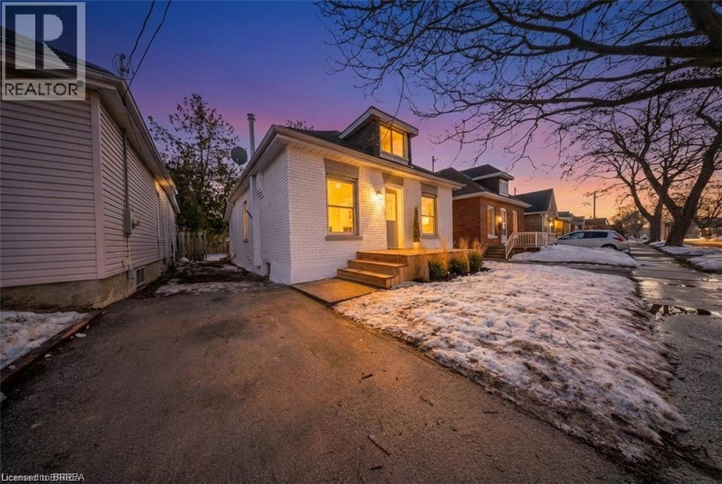 327 Sheridan Street, Brantford, Ontario  N3S 4R8 - Photo 2 - 40811646