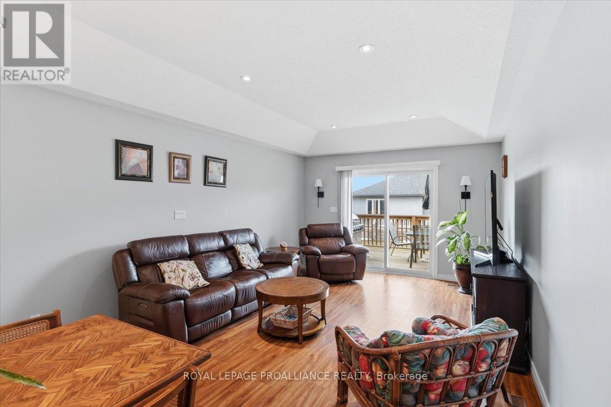 74 Conger Drive, Prince Edward County (Wellington), Ontario  K0K 3L0 - Photo 12 - X12877380