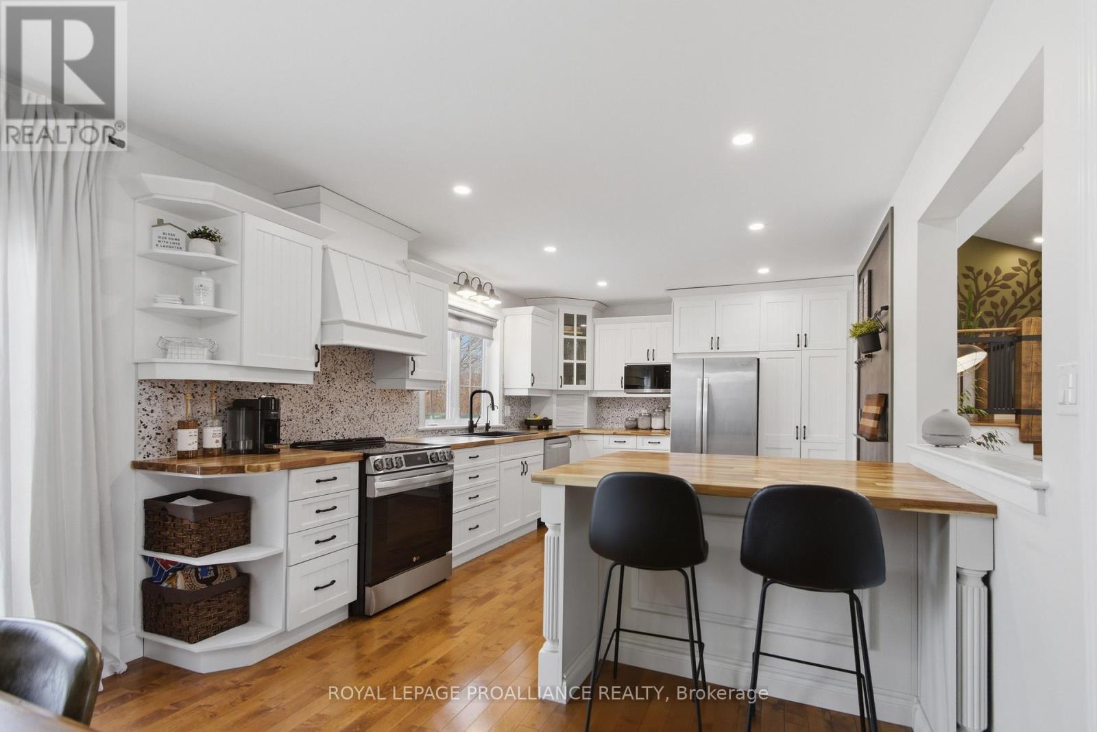 126 Salem Road, Prince Edward County (Ameliasburg Ward), Ontario  K0K 1A0 - Photo 12 - X12877400