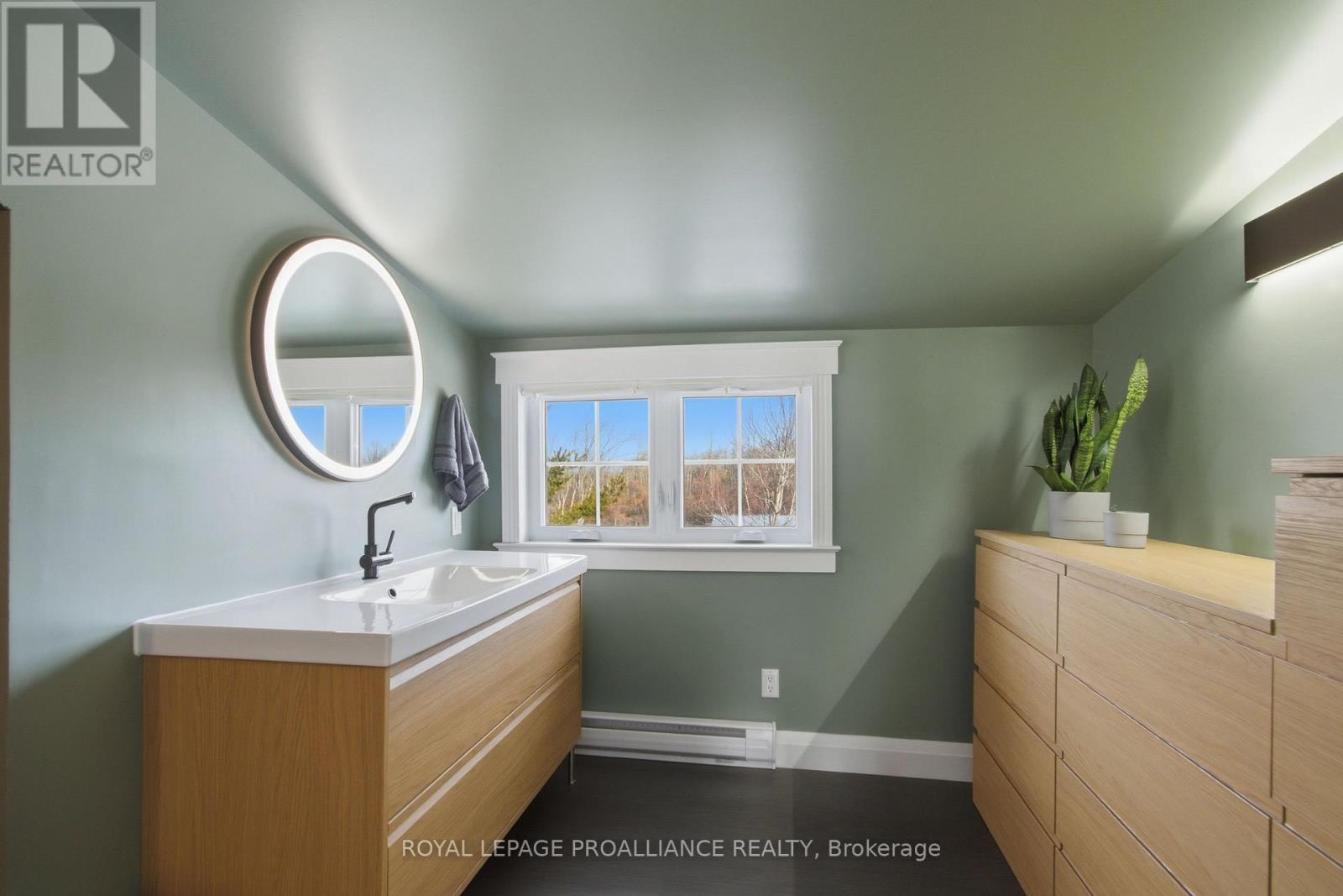 126 Salem Road, Prince Edward County (Ameliasburg Ward), Ontario  K0K 1A0 - Photo 34 - X12877400