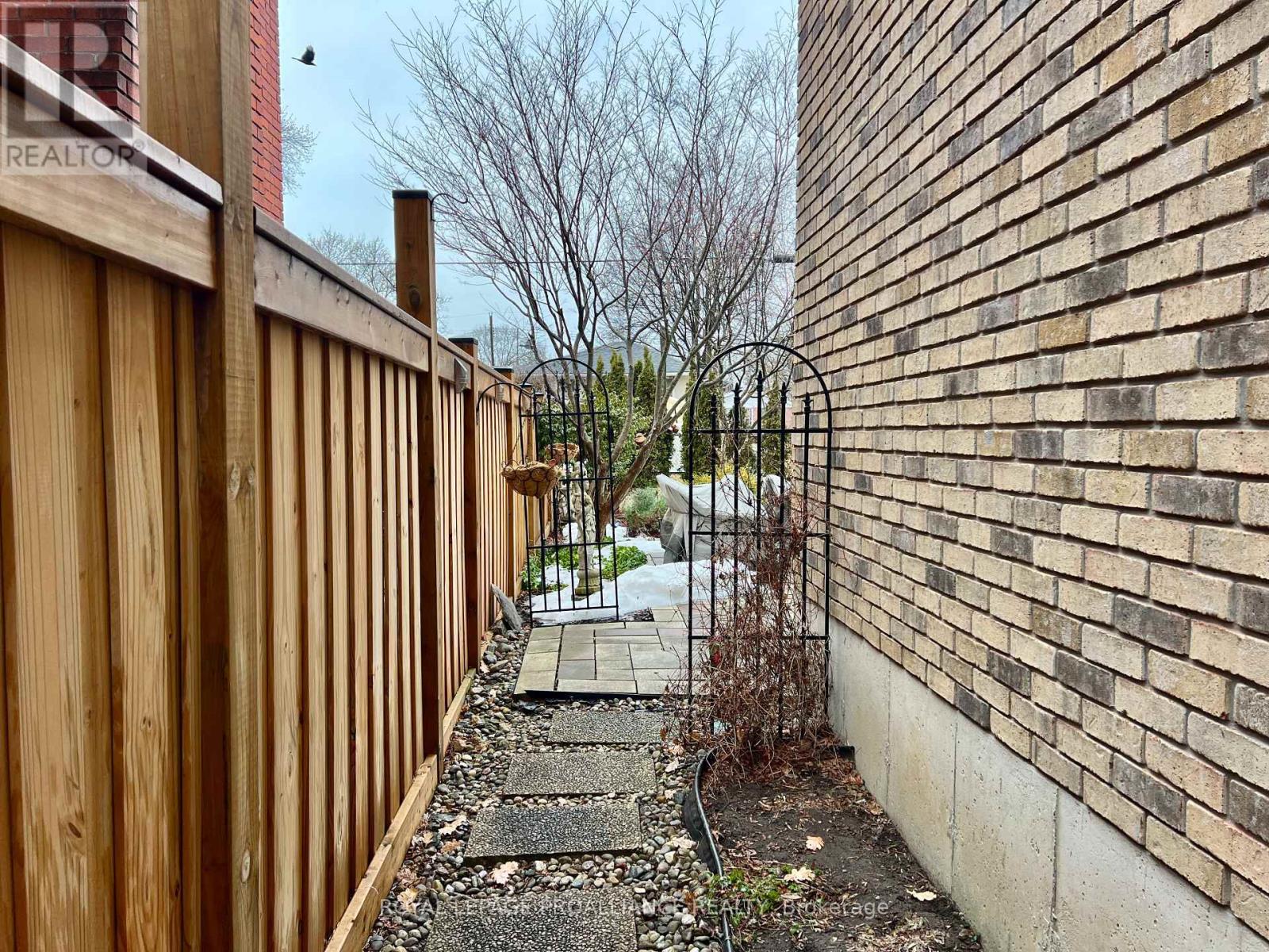 20 Georgian Court, Belleville (Belleville Ward), Ontario  K8N 5R3 - Photo 44 - X12877448