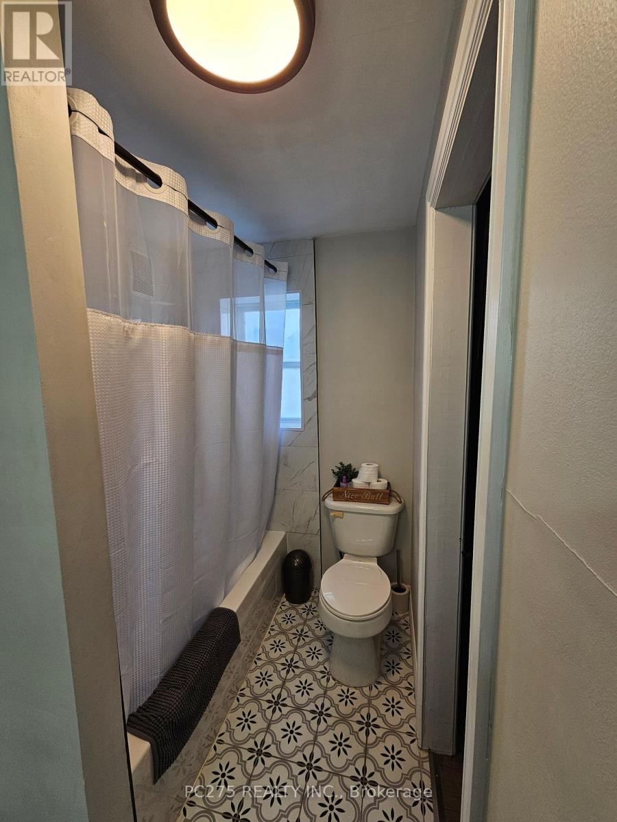 112 Essex Street, Sarnia, Ontario  N7T 4R7 - Photo 27 - X12877268