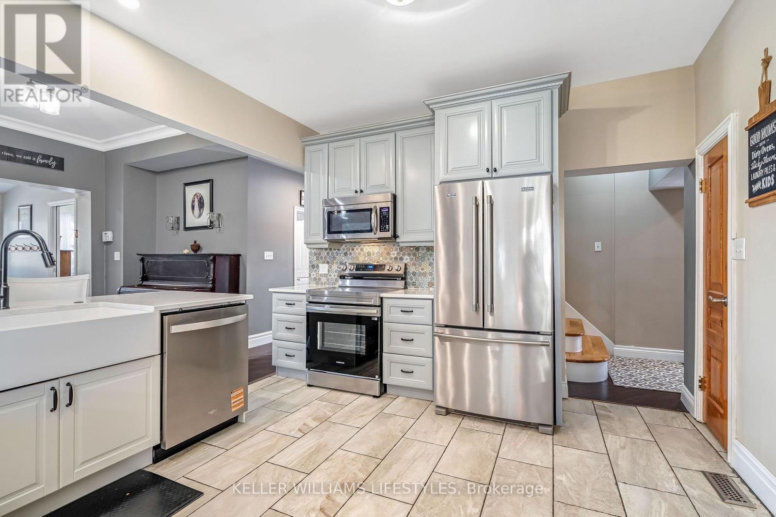 189 Church Street, North Middlesex (Ailsa Craig), Ontario  N0M 1A0 - Photo 10 - X12877340