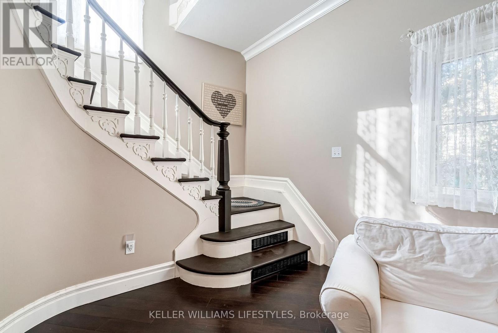 189 Church Street, North Middlesex (Ailsa Craig), Ontario  N0M 1A0 - Photo 14 - X12877340