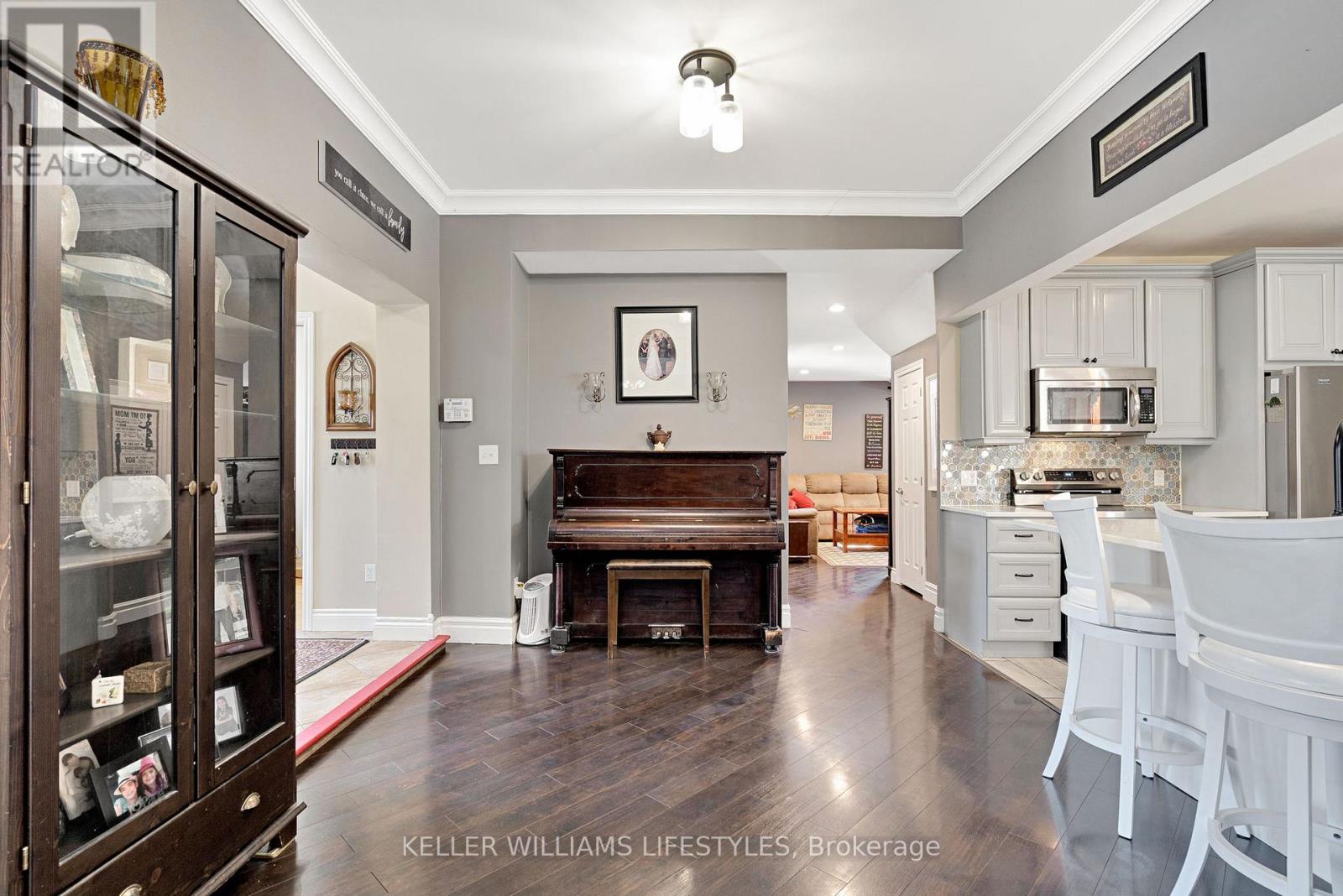 189 Church Street, North Middlesex (Ailsa Craig), Ontario  N0M 1A0 - Photo 4 - X12877340