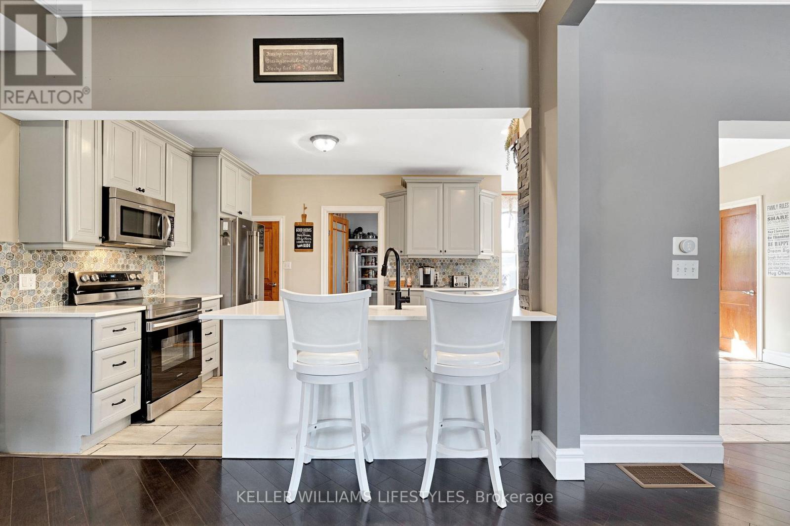 189 Church Street, North Middlesex (Ailsa Craig), Ontario  N0M 1A0 - Photo 6 - X12877340