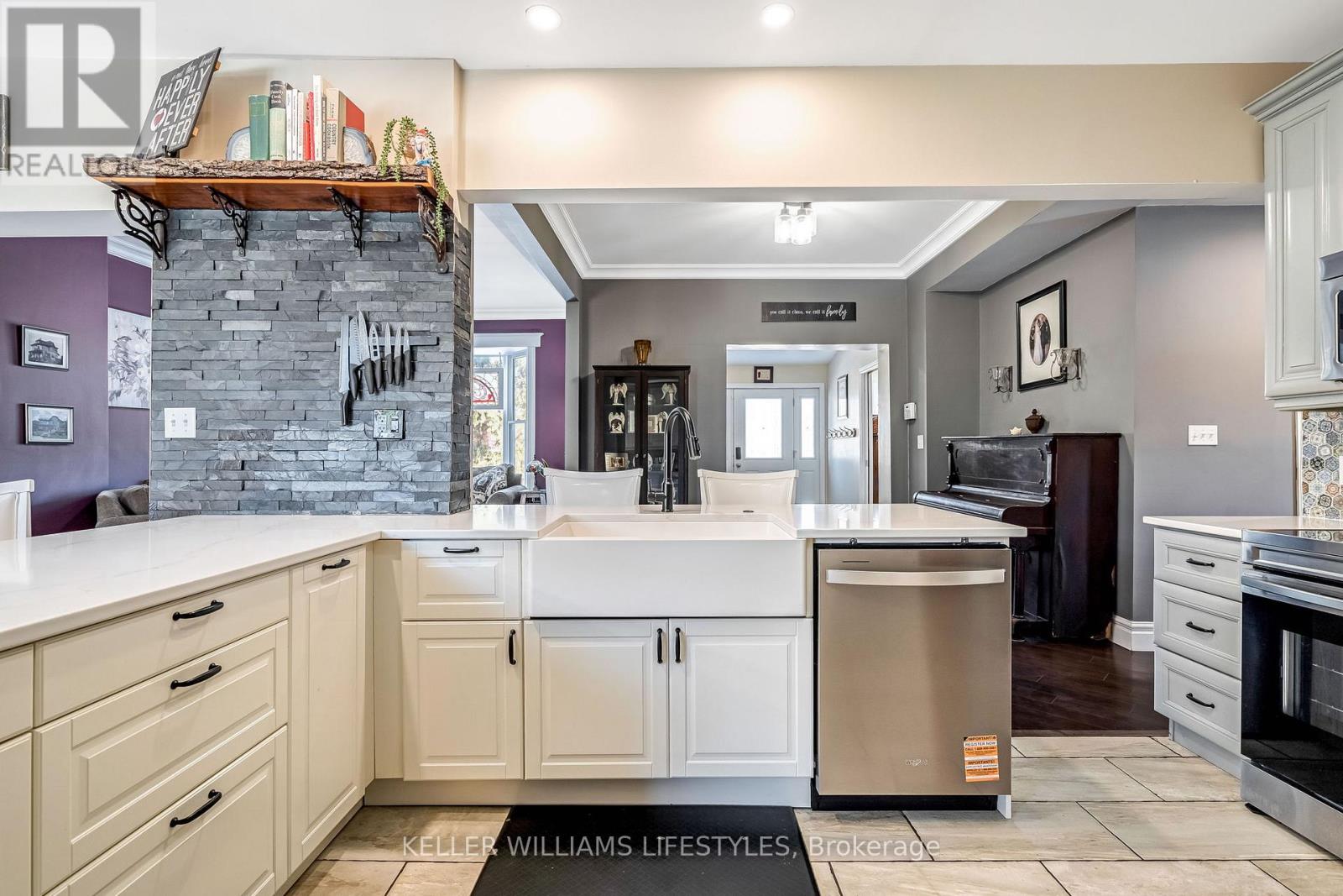 189 Church Street, North Middlesex (Ailsa Craig), Ontario  N0M 1A0 - Photo 9 - X12877340