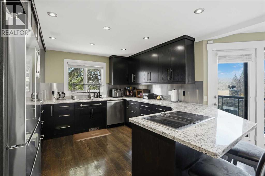 311 Coach Light Bay Sw, Calgary, Alberta  T3H 1X3 - Photo 17 - A2286955