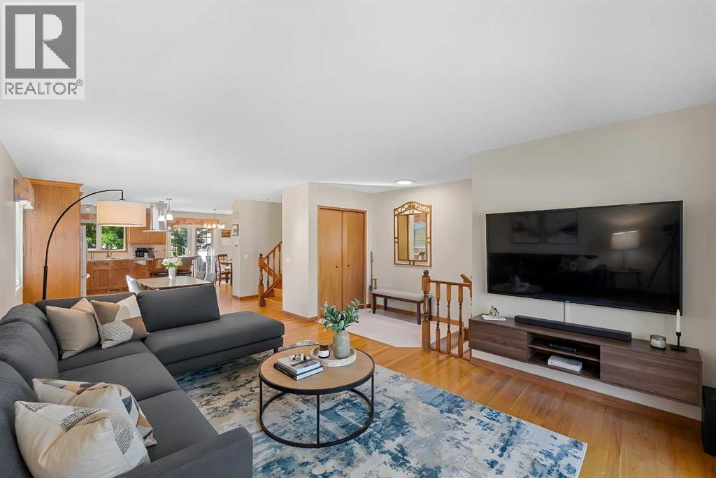 7 Bernard Court Nw, Calgary, Alberta  T3K 2B3 - Photo 5 - A2292638