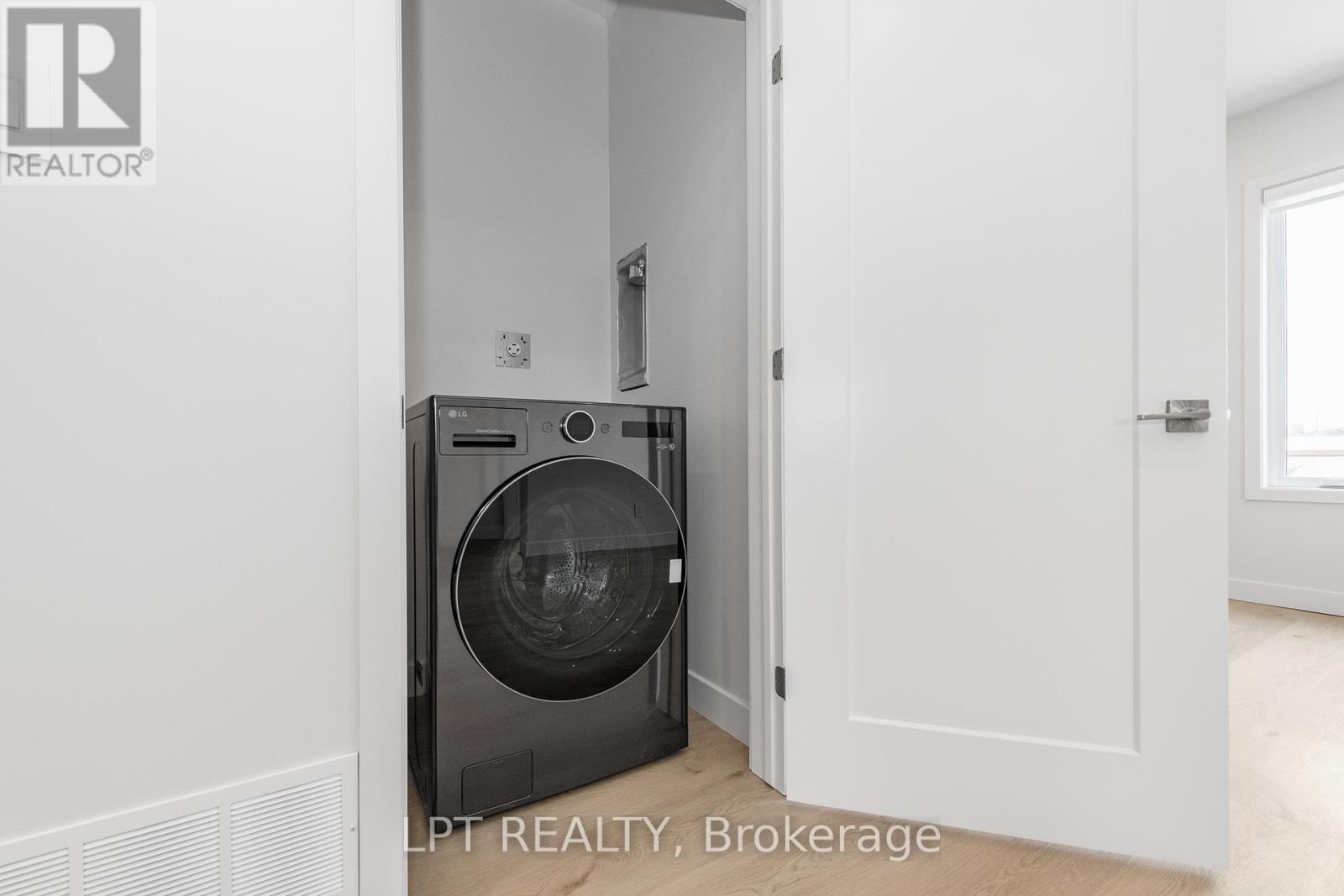 2 - 250 Shakespeare Street, Ottawa, Ontario  K1L 5M6 - Photo 14 - X12877256