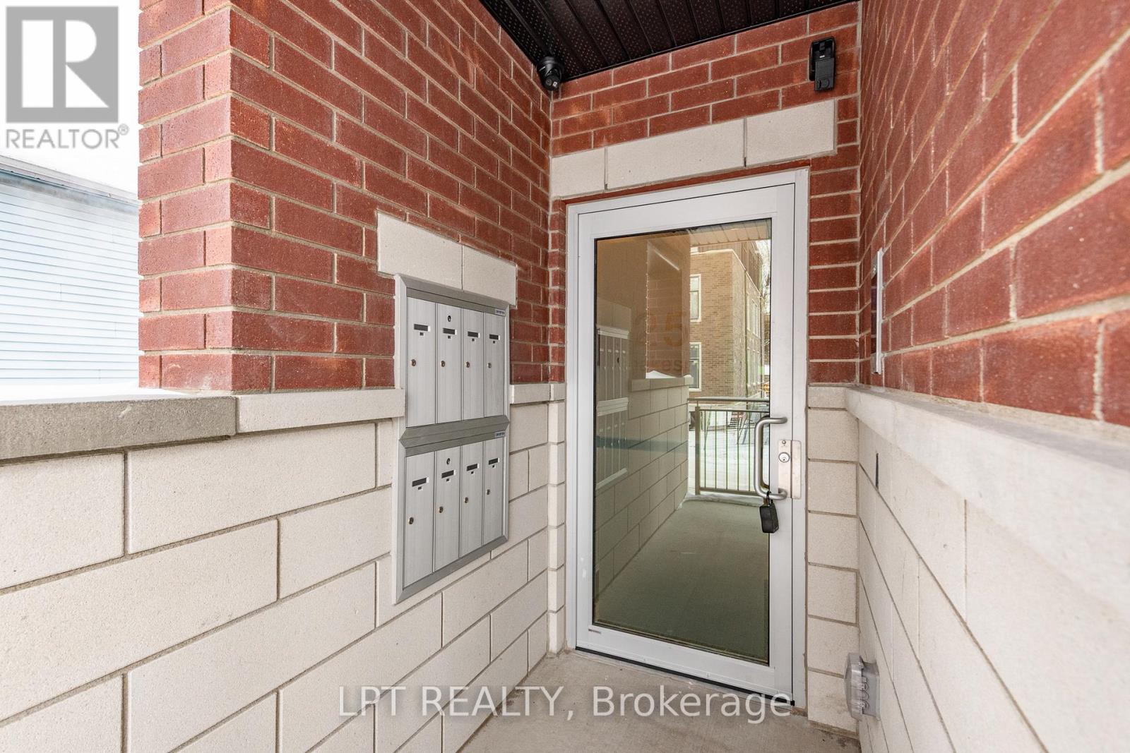 2 - 250 Shakespeare Street, Ottawa, Ontario  K1L 5M6 - Photo 3 - X12877256